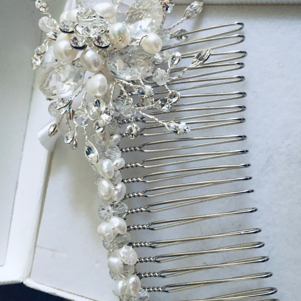 Bridal Express Bejeweled Hair Comb - Picture 2 of 5